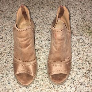 Women’s dress wedge heel